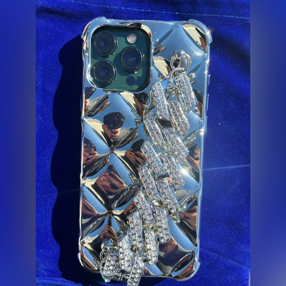 Luxurious Silver Chain Design iPhone 16 pro Case - Picture 5 of 5